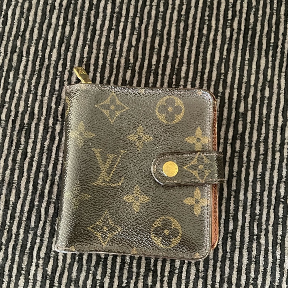 Louis Vuitton zip monogram compact wallet